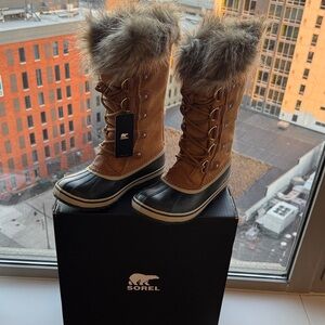 Sorel Joan of arctic Tan and Black Fur-Trimmed Boots brand new with tags and box